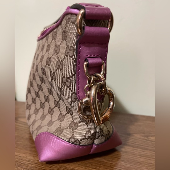 Gucci GG Canvas Heartbit Small Hobo Bag - Picture 14 of 16